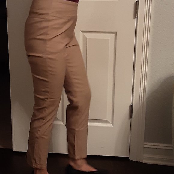 Euro Classic - Size 8 - Highrise pants with Lace on the back bottom - Picture 2 of 4